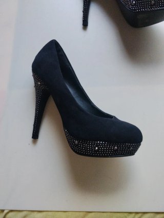Zapatos de fiesta negros con pedrería