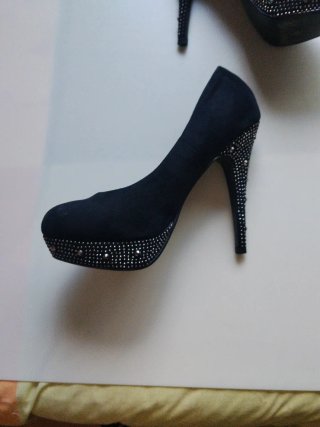 Zapatos de fiesta negros con pedrería
