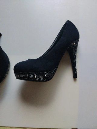 Zapatos de fiesta negros con pedrería