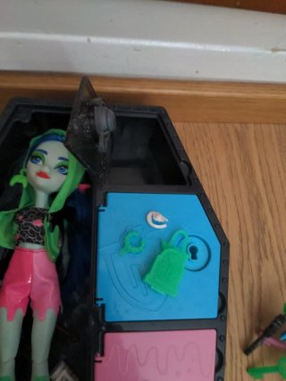 Monster High Ghoulia Yelps Ataúd