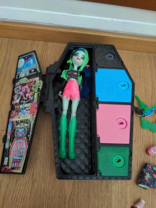Monster High Ghoulia Yelps Ataúd