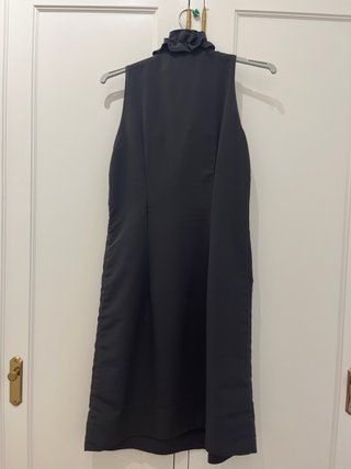 Vestido negro con volantes