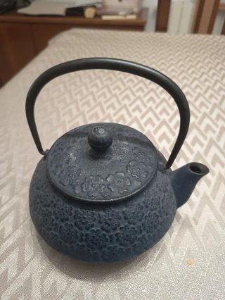 Tetera de hierro fundido con infusor