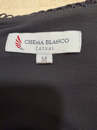 Camiseta negra con detalles