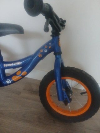 Bicicleta de aprendizaje azul