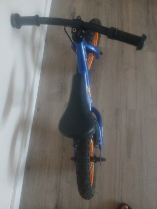Bicicleta de aprendizaje azul