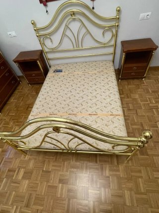 Muebles de cerezo: sifonier y mesitas