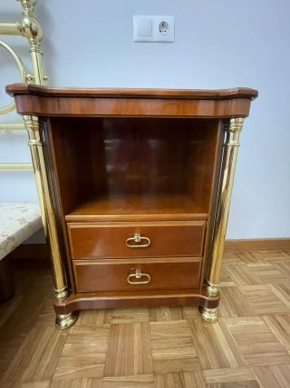 Muebles de cerezo: sifonier y mesitas