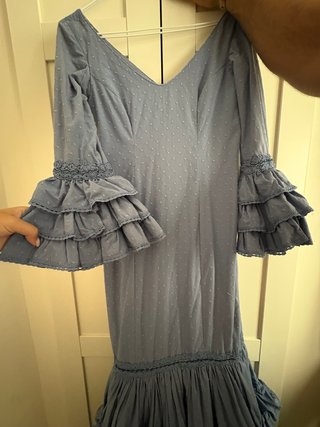 Traje de flamenca azul con volantes