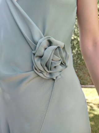 Vestido invitada aguamarina de zara