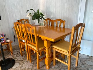 Mesa de madera maciza y 6 sillas