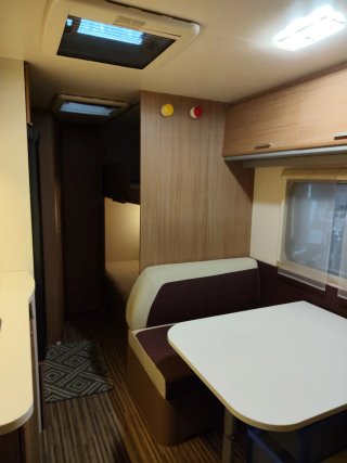 Caravana Adrià Aviva 495lx 3 ambientes