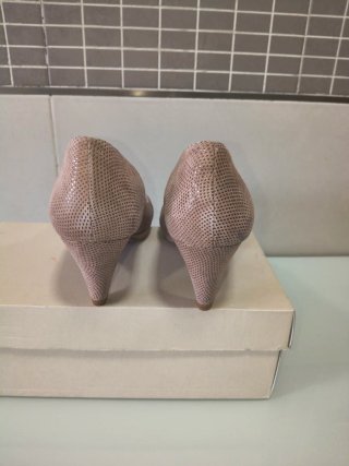 Zapatos y bolso de mujer color beige