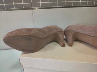 Zapatos y bolso de mujer color beige