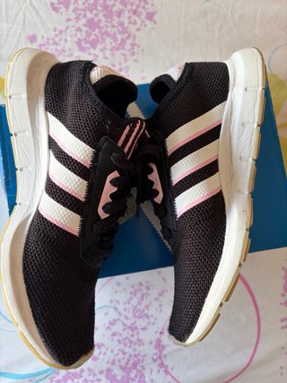Zapatillas Adidas Negras y Rosas Talla 36 2/3
