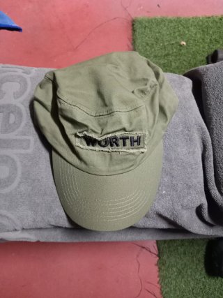 Gorra verde militar con parche