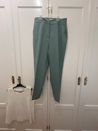 Conjunto pantalón y camisa verde azulado