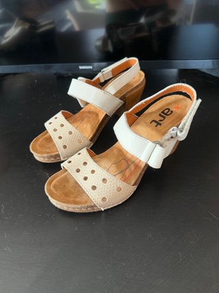 Sandalias ART Beige y Blancas