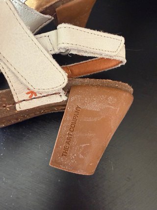 Sandalias ART Beige y Blancas