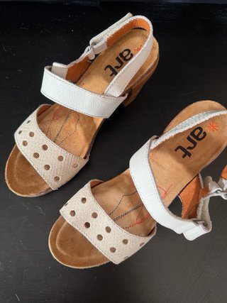 Sandalias ART Beige y Blancas