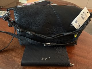 Bolso y cartera Desigual negros