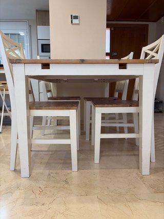 Mesa extensible y 4 sillas