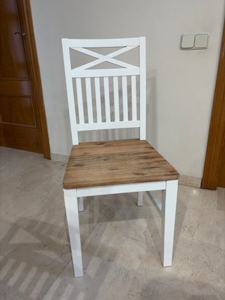 Mesa extensible y 4 sillas