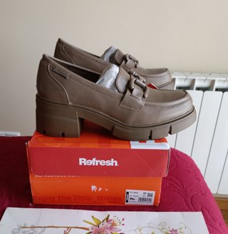 Mocasines Refresh tacón marrón talla 40