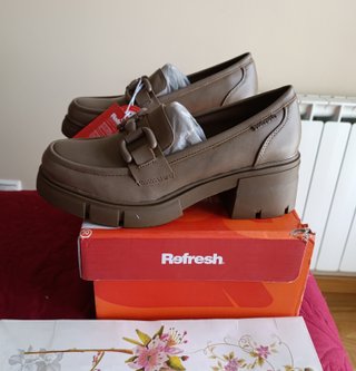Mocasines Refresh tacón marrón talla 40