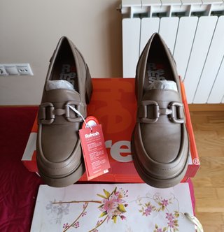 Mocasines Refresh tacón marrón talla 40
