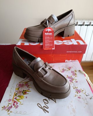 Mocasines Refresh tacón marrón talla 40