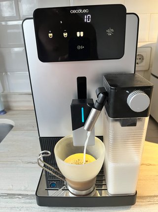 Cafetera superautomática Cecotec Cremmaet Latte