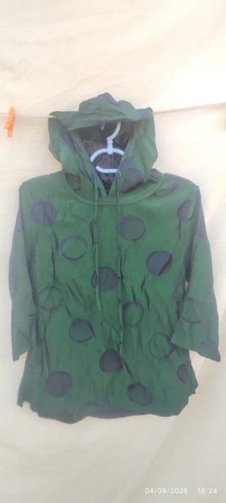 Blusa sudadera con lunares