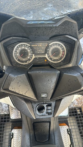 Honda Forza 125 Maxi Scooter Blanca y Negra