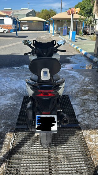 Honda Forza 125 Maxi Scooter Blanca y Negra