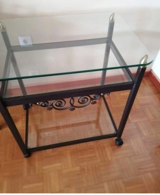 Mesa auxiliar cristal y metal con ruedas