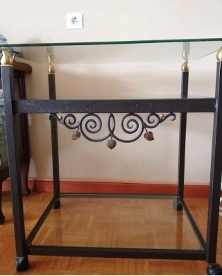 Mesa auxiliar cristal y metal con ruedas