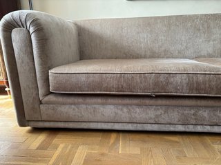 Dos Sofás de terciopelo beige