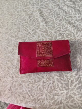 Cartera India Roja y Dorada sin usar
