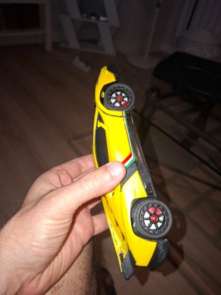 Coche teledirigido Lamborghini  amarillo con luces