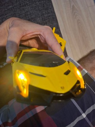 Coche teledirigido Lamborghini  amarillo con luces