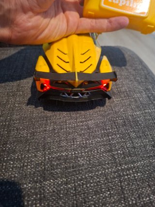 Coche teledirigido Lamborghini  amarillo con luces