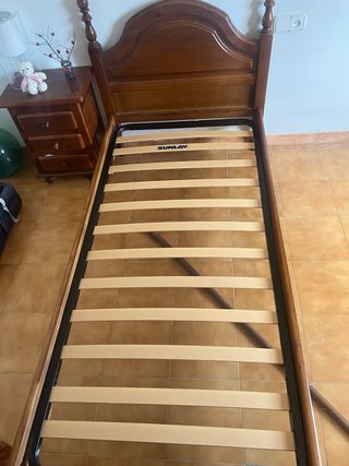 Somier de madera + mueble , mesa de regalo