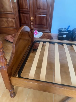 Somier de madera + mueble , mesa de regalo