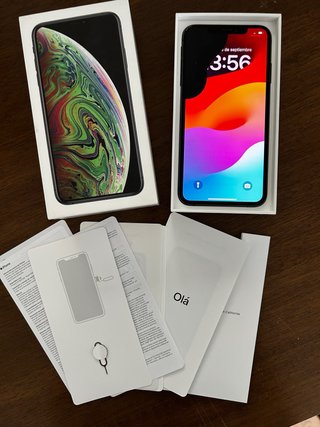 iPhone XS Max 64 GB en caja con pantalla rota