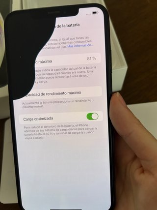 iPhone XS Max 64 GB en caja con pantalla rota