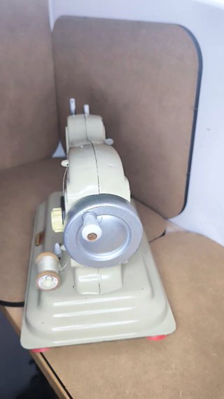 Máquina de coser de juguete Eureka