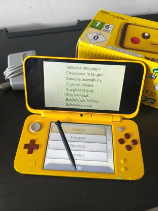Nintendo 2DS XL Edición Pikachu + Cargador