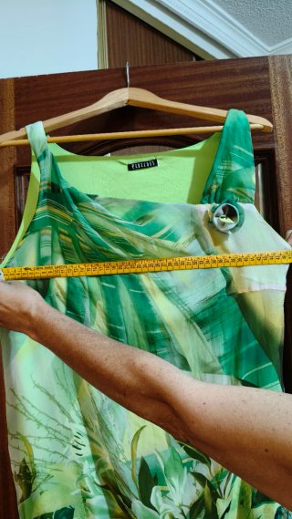 Vestido estampado tonos verdes botánicos T 42