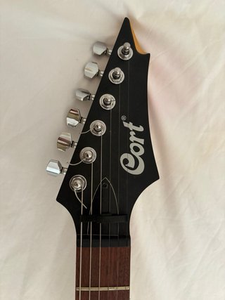 Guitarra Eléctrica Cort X100 Negra con funda.
